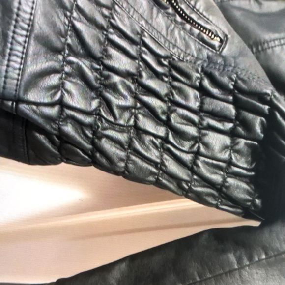 Women’s guess faux leather black moto style jacket with gold accents - Picture 5 of 5